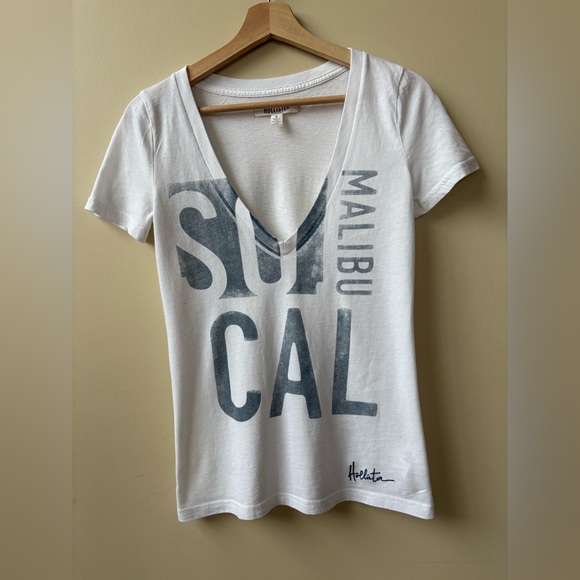 Hollister White and Gray Graphic V-Neck Tee - Picture 10 of 10